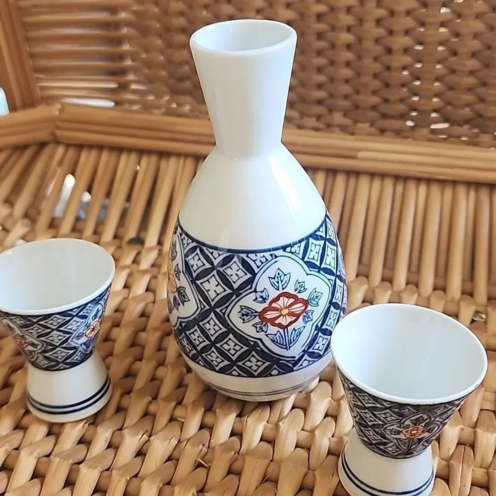 Vintage Blue & White Floral Tokkuri Ochoko Arita Ware Sake 3 Piece Set